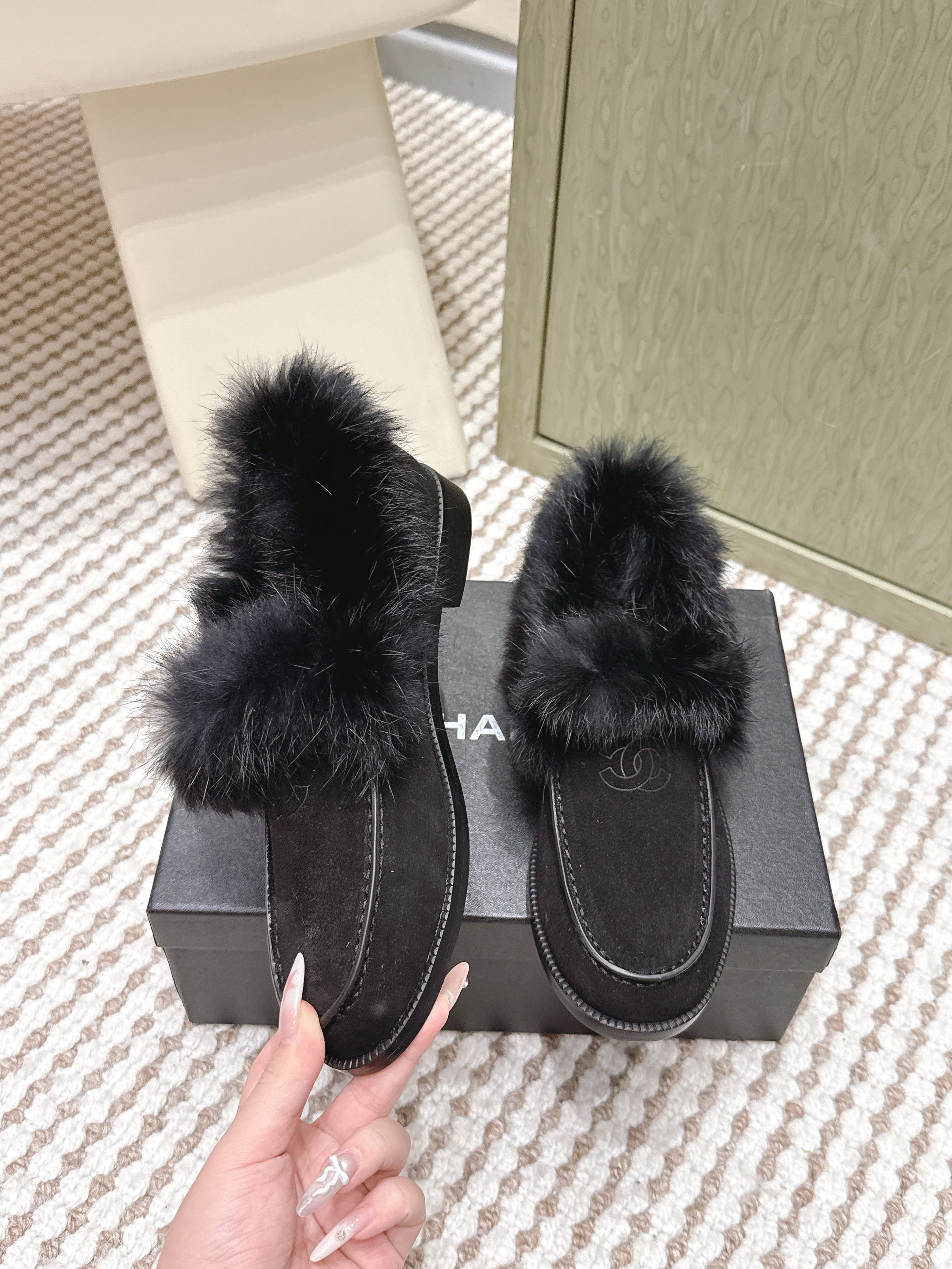CHANEL 25S LOAFERS MOCCASIN IN BLACK SUEDE WITH MINK FUR LINING