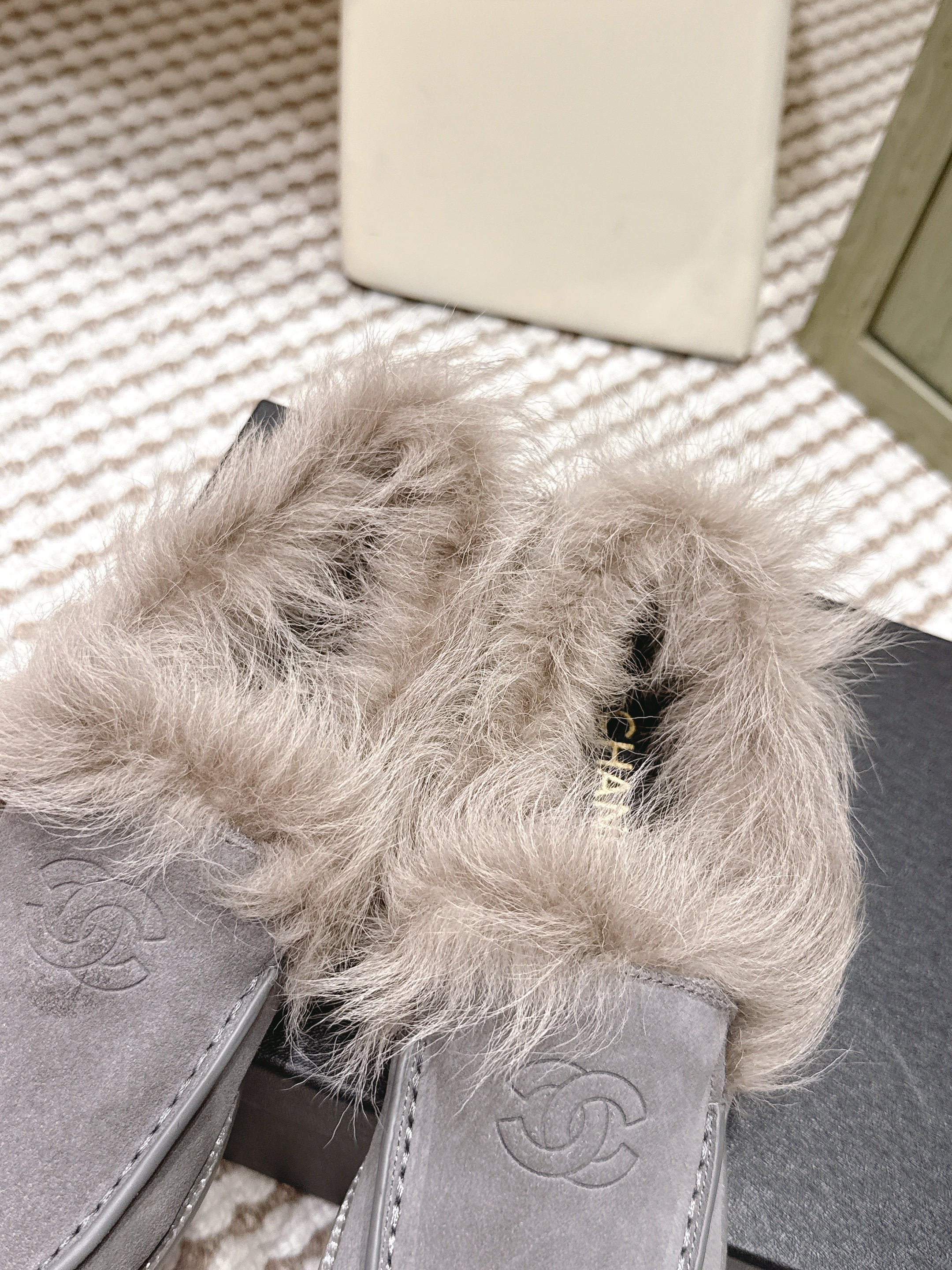 CHANEL 25S LOAFERS MOCCASIN IN LIGHT GRAY SUEDE WITH LIGHT BEIGE MINK FUR LINING