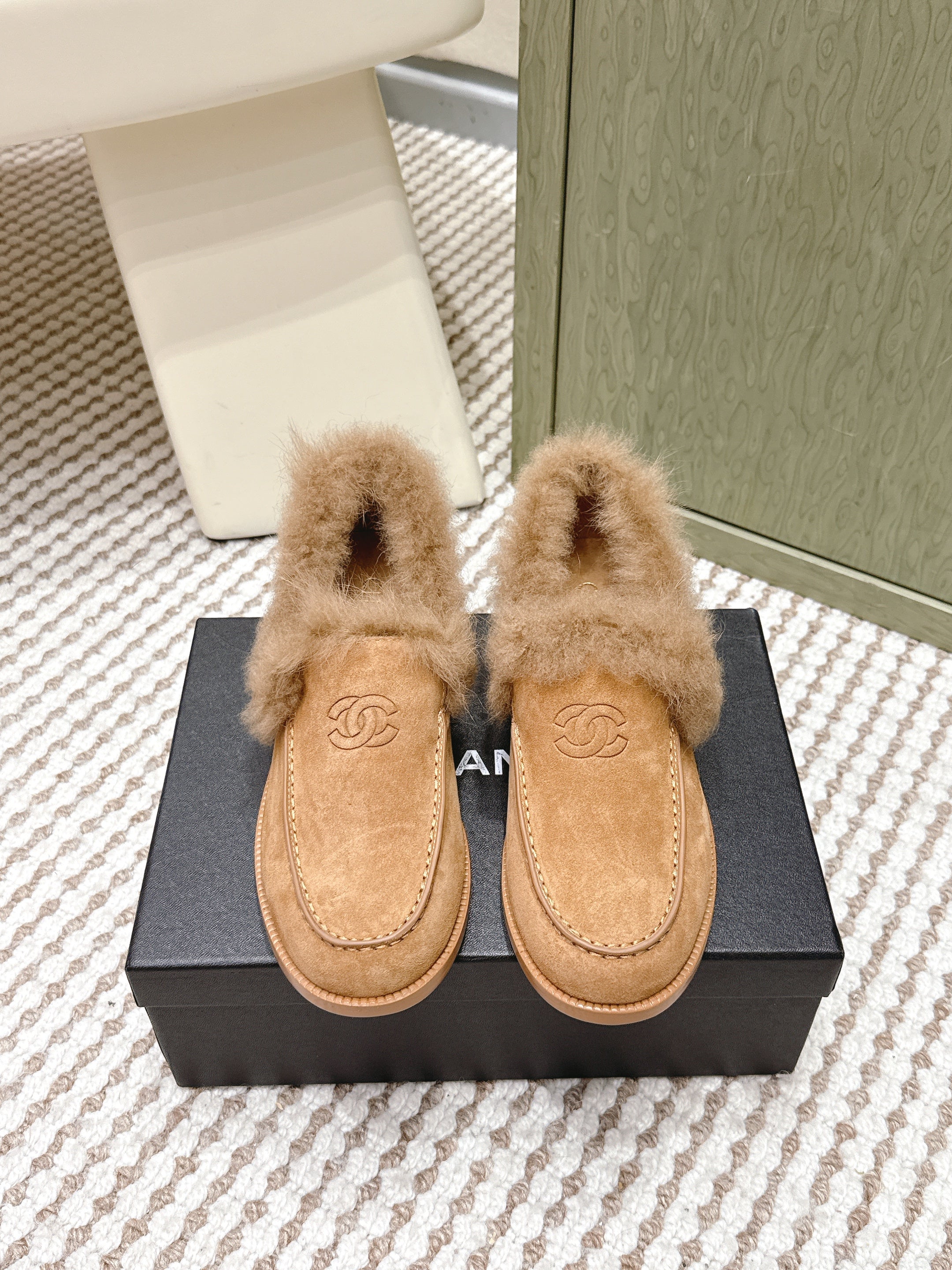 CHANEL 25S LOAFERS MOCCASIN IN BROWN SUEDE WITH MINK FUR LINING