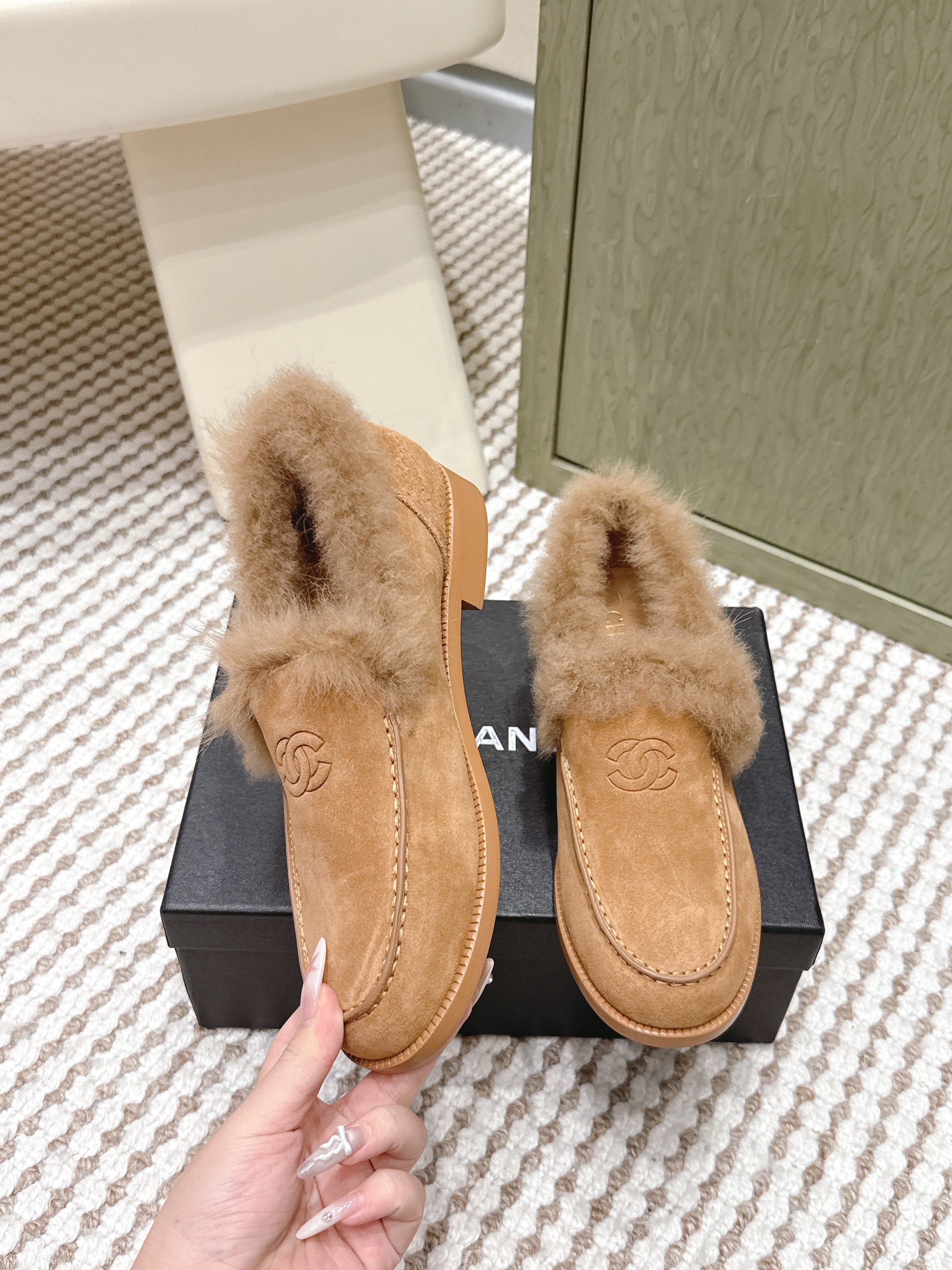 CHANEL 25S LOAFERS MOCCASIN IN BROWN SUEDE WITH MINK FUR LINING