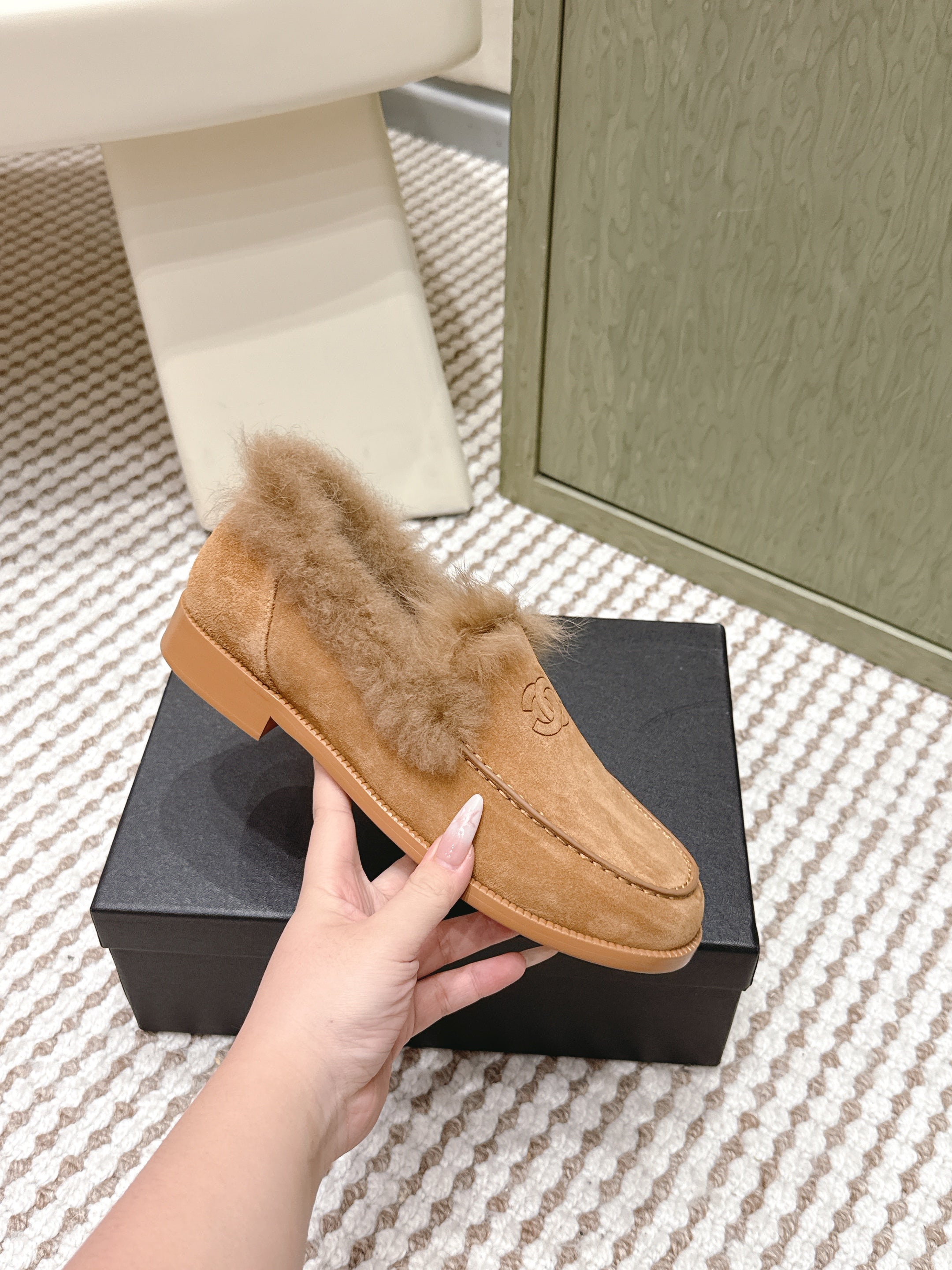 CHANEL 25S LOAFERS MOCCASIN IN BROWN SUEDE WITH MINK FUR LINING