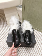 CHANEL 25S LOAFERS MOCCASIN IN BLACK GLOSSY CALFSKIN WITH WHITE MINK FUR LINING