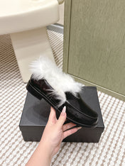 CHANEL 25S LOAFERS MOCCASIN IN BLACK GLOSSY CALFSKIN WITH WHITE MINK FUR LINING