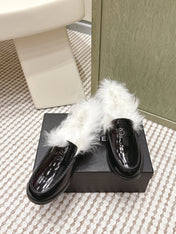CHANEL 25S LOAFERS MOCCASIN IN BLACK GLOSSY CALFSKIN WITH WHITE MINK FUR LINING