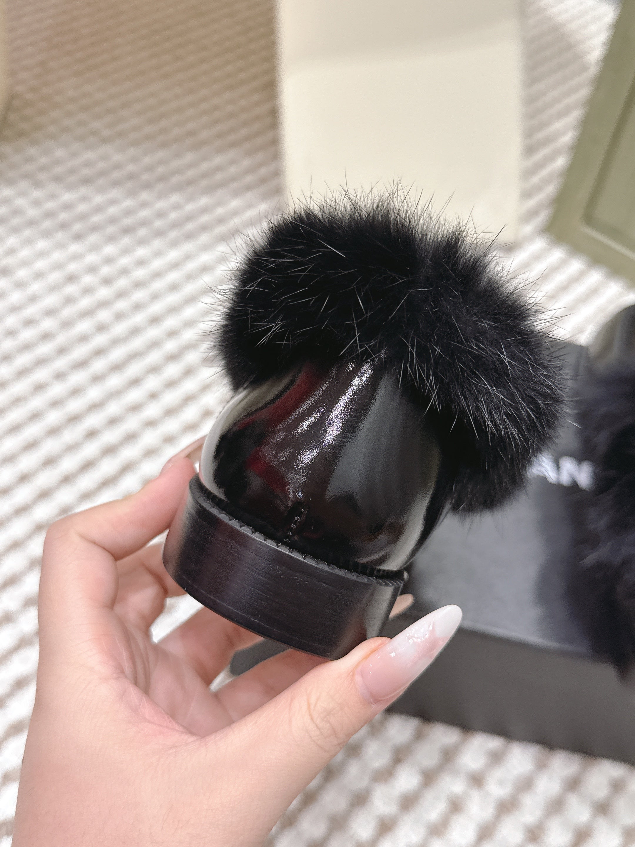 CHANEL 25S LOAFERS MOCCASIN IN BLACK GLOSSY CALFSKIN WITH MINK FUR LINING