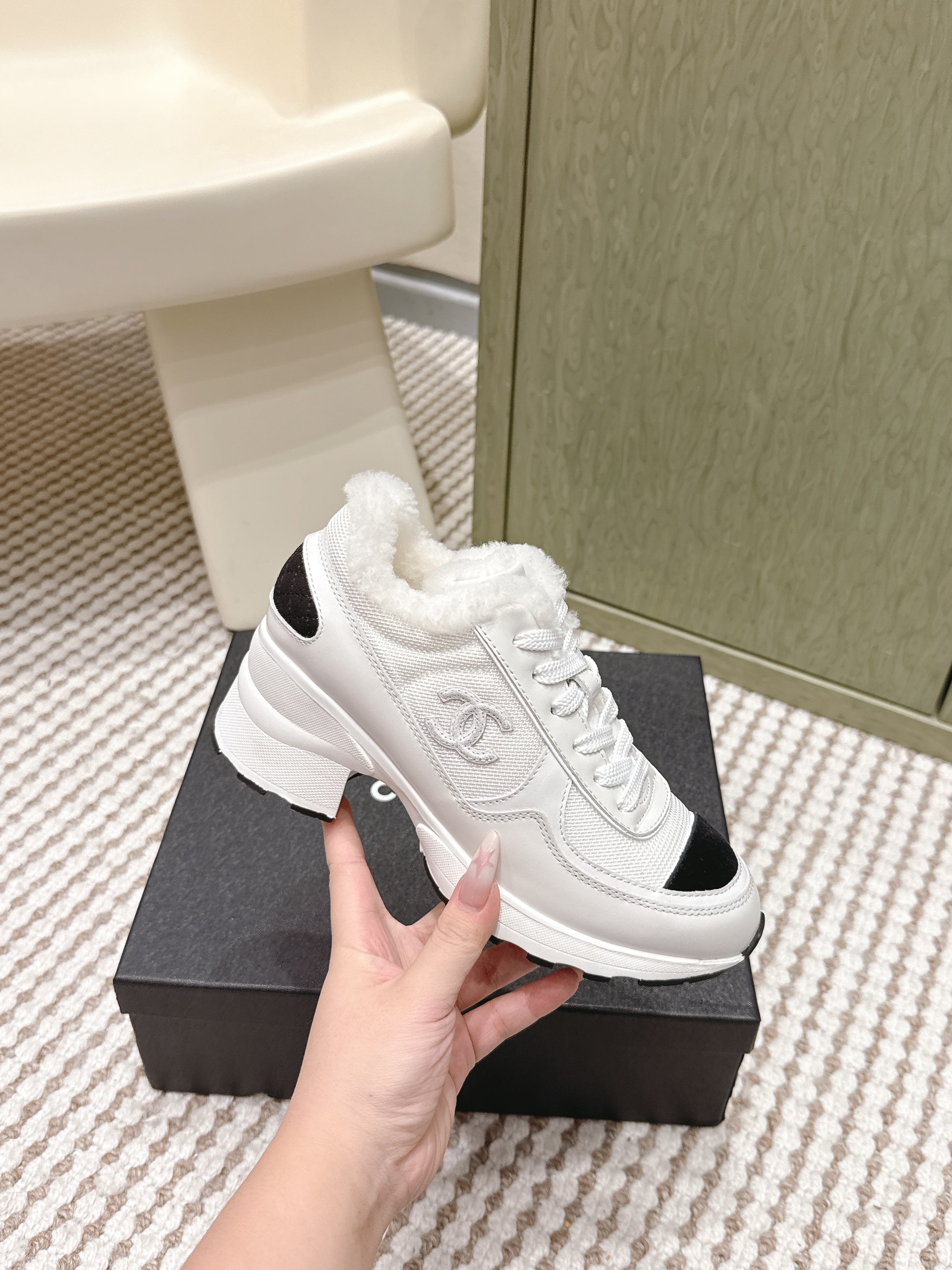 CHANEL 25S SNEAKERS IN WHITE SYNTHETIC FABRIC AND CALFSKIN BLACK SUEDE