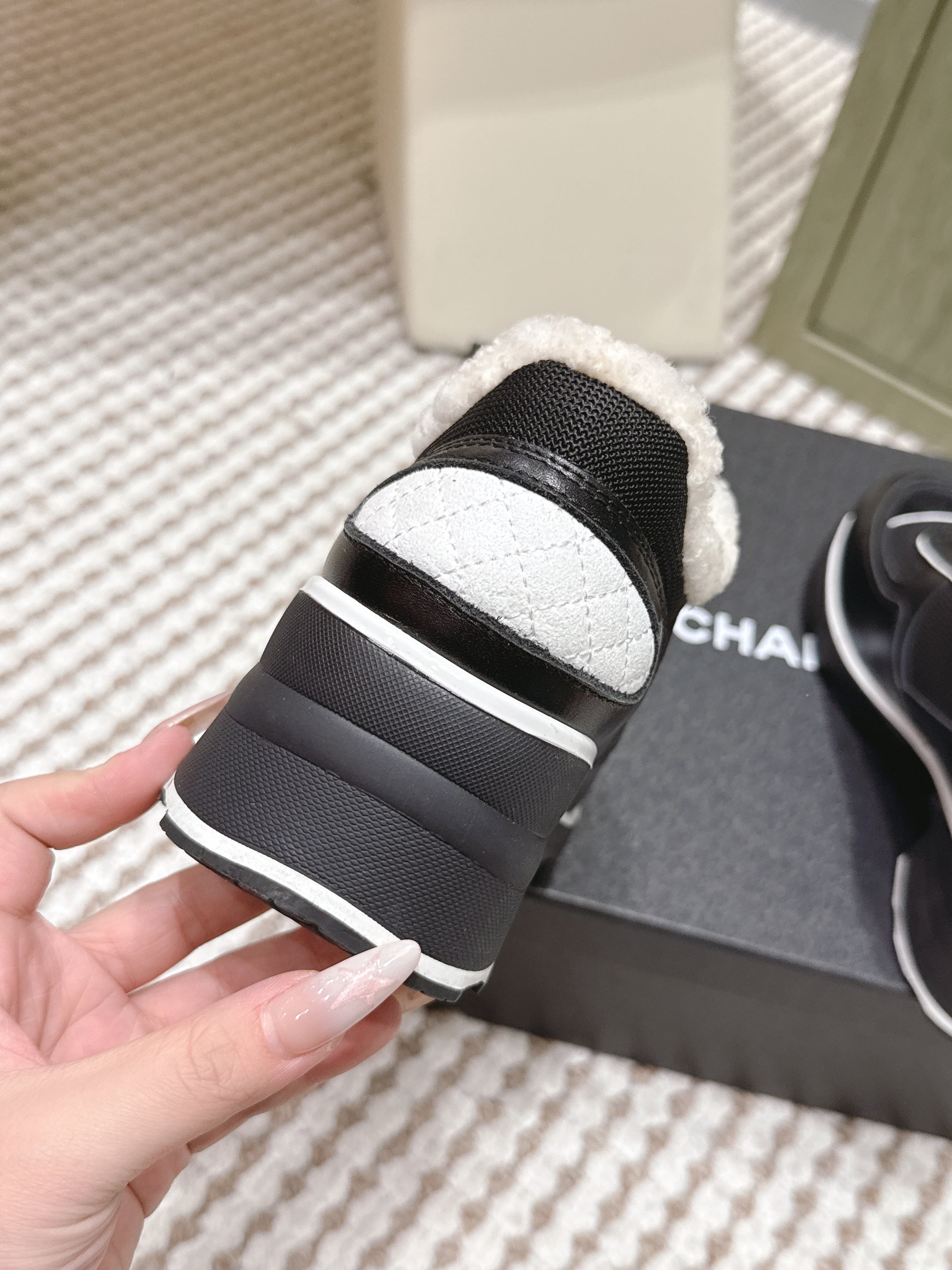 CHANEL 25S SNEAKERS IN BLACK SYNTHETIC FABRIC AND SUEDE CALFSKIN