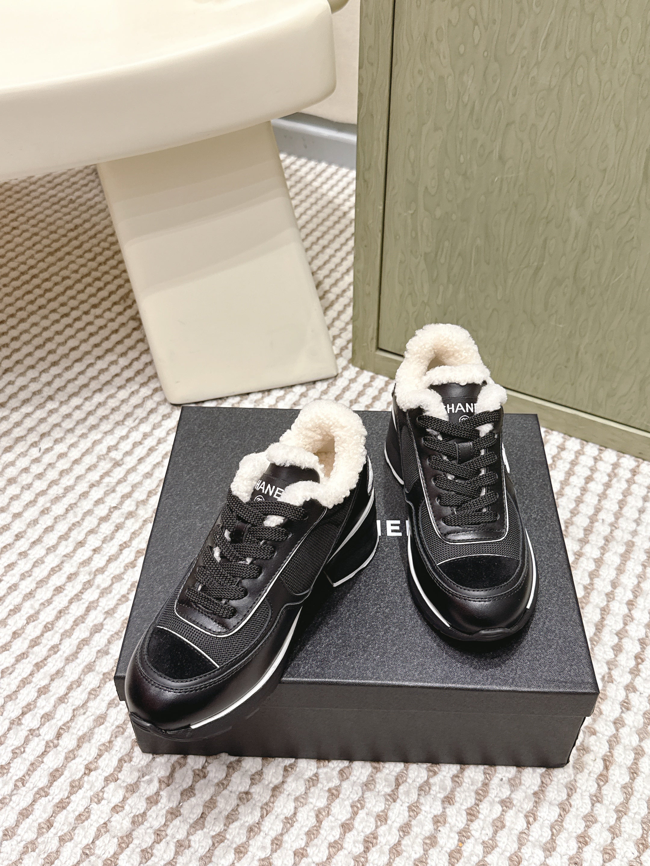 CHANEL 25S SNEAKERS IN BLACK SYNTHETIC FABRIC AND SUEDE CALFSKIN