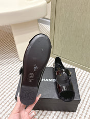 CHANEL 25S MARY JANE FLAT IN BLACK PATENT CALFSKIN WITH BLACK VELVET CAP TOE