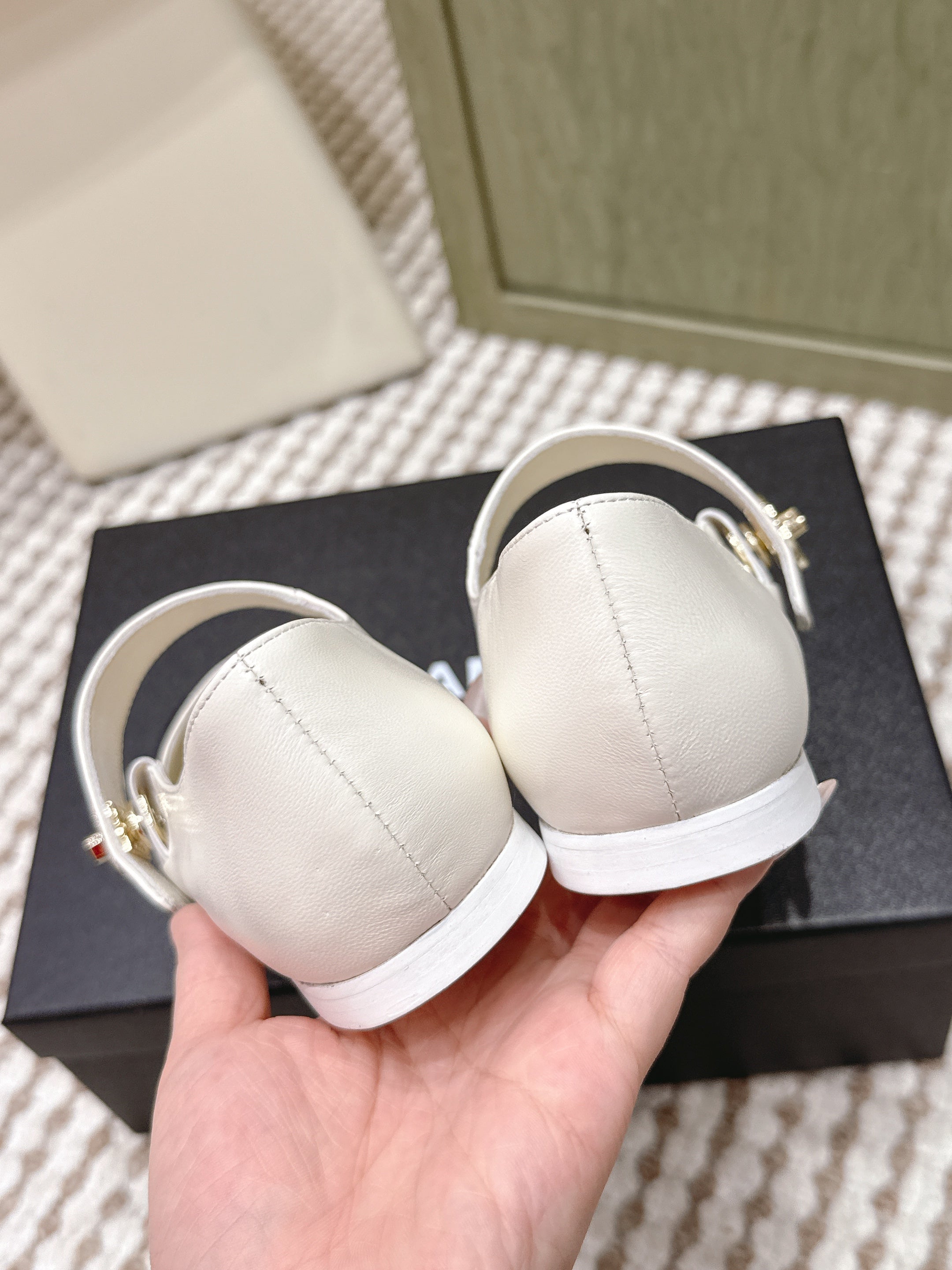 CHANEL 25S MARY JANE FLAT IN WHITE LAMBSKIN WITH BLACK VELVET CAP TOE