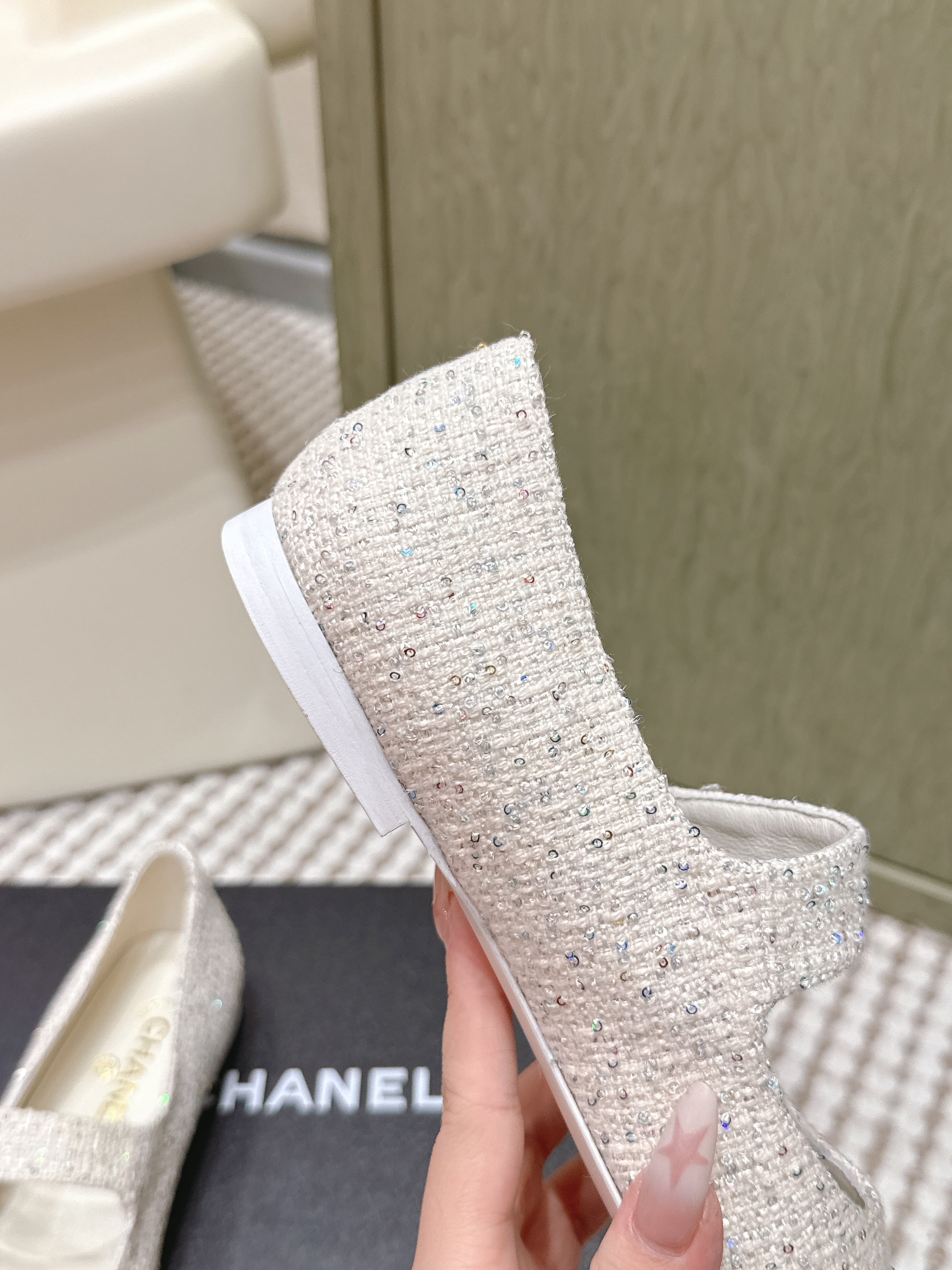 CHANEL 25S MARY JANE FLAT IN WHITE TWEED WITH BLACK CAP TOE GOLD HARDWARE