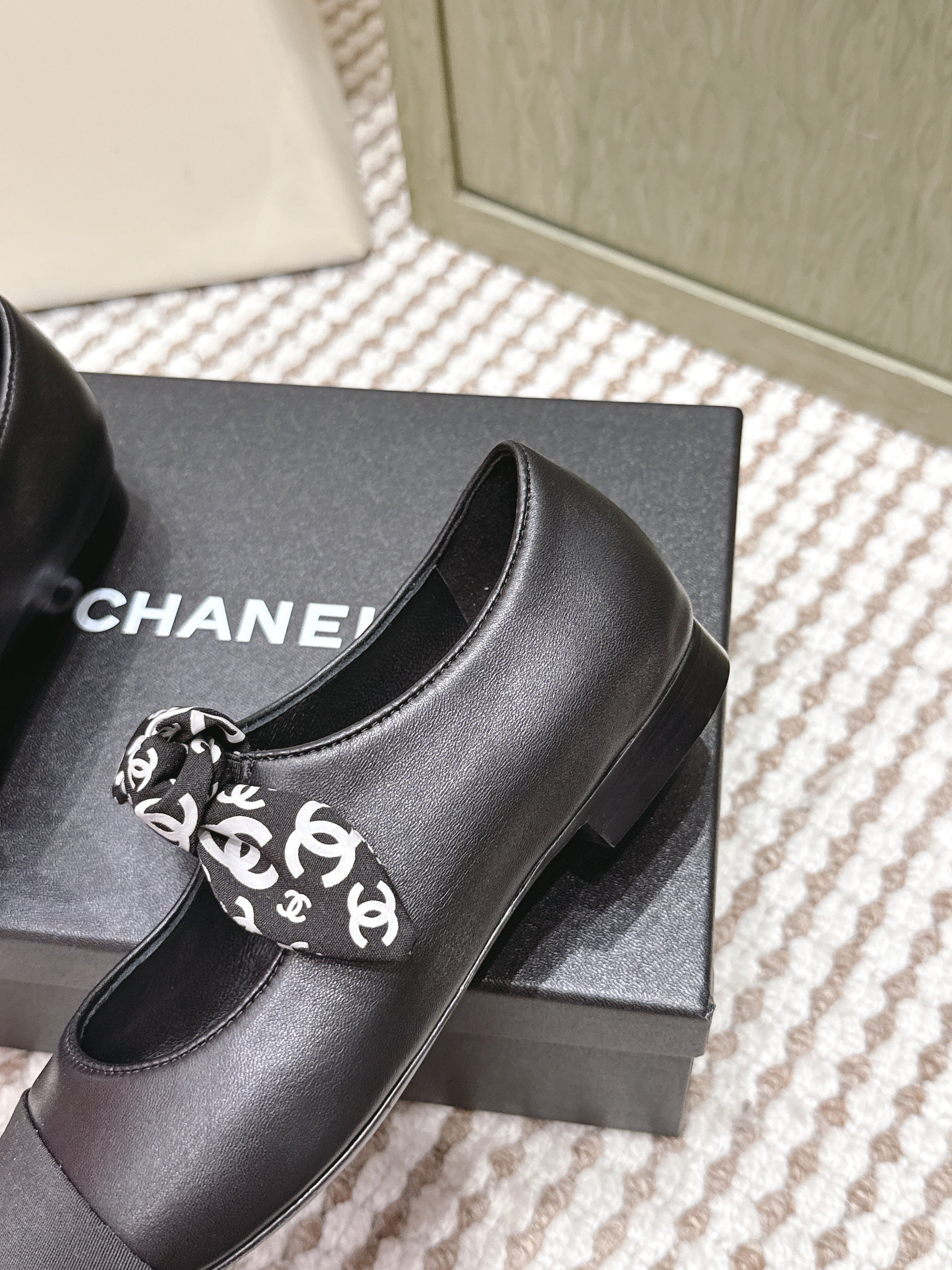CHANEL 25S MARY JANES IN BLACK SHEARLING AND GROS GRAIN