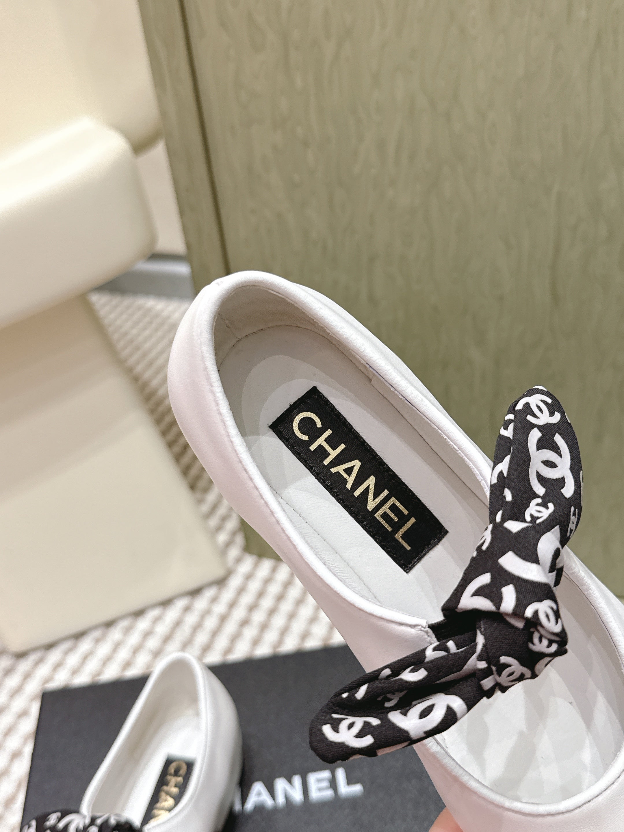 CHANEL 25S MARY JANES IN WHITE AND BLACK SHEARLING AND GROS GRAIN