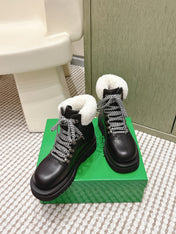 BOTTEGA VENETA 26S LUG ANKLE BOOTS IN BLACK CALFSKIN AND WHITE WOOL