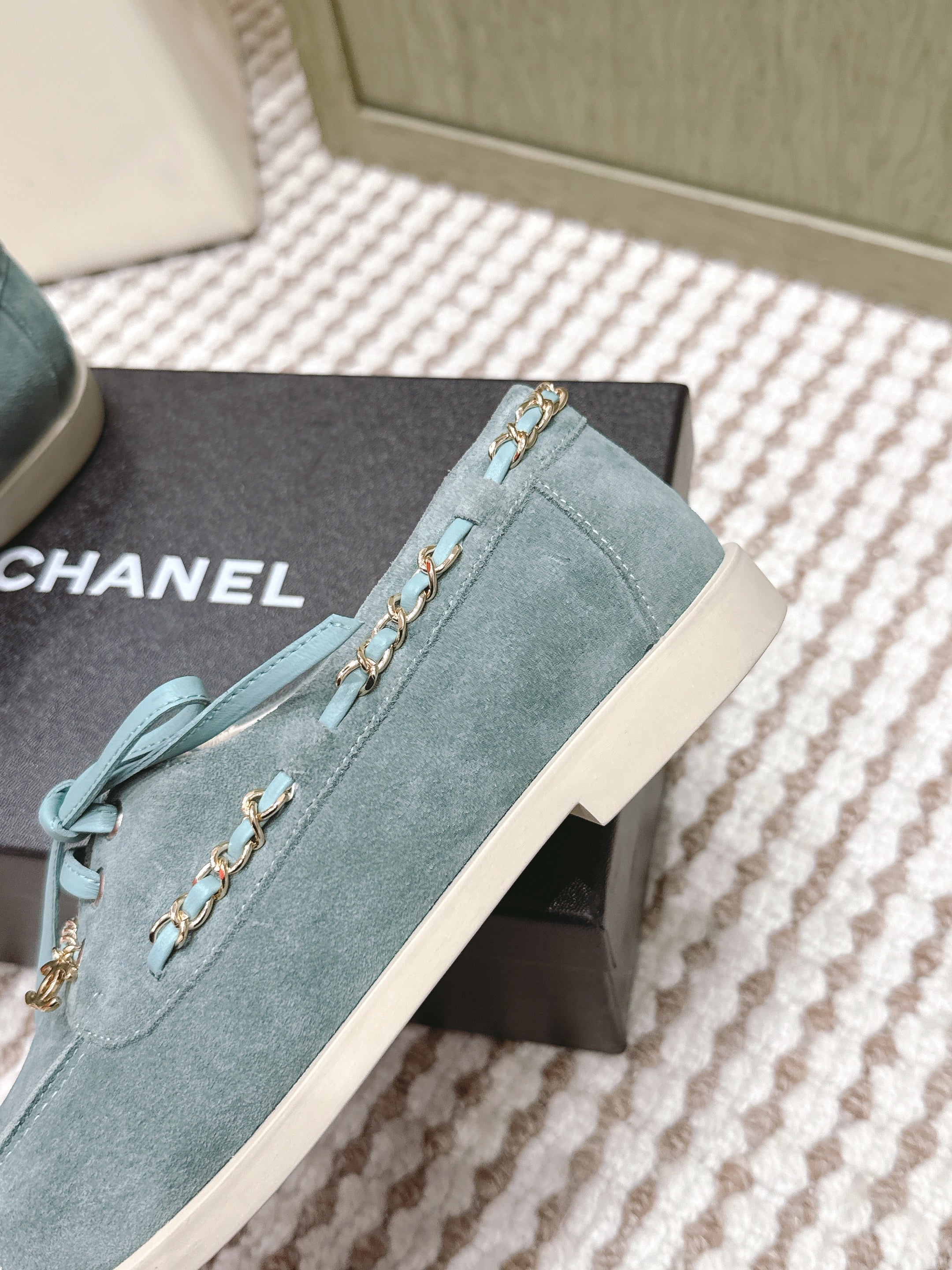 CHANEL 25S MOCCASINS IN LIGHT BLUISH-GRAY AND LIGHT GREY SUEDE