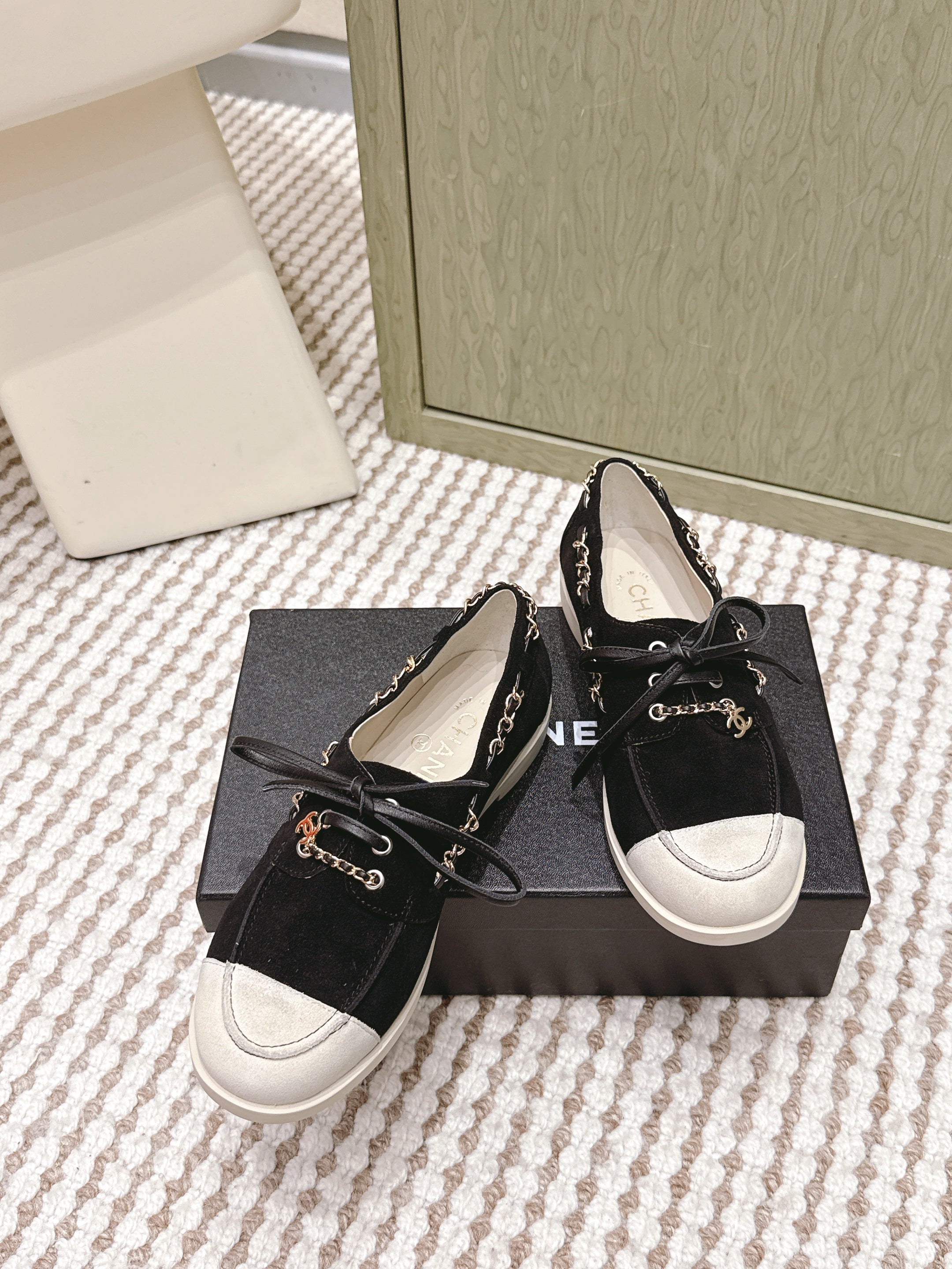 CHANEL 25S MOCCASINS IN BLACK AND LIGHT GREY SUEDE