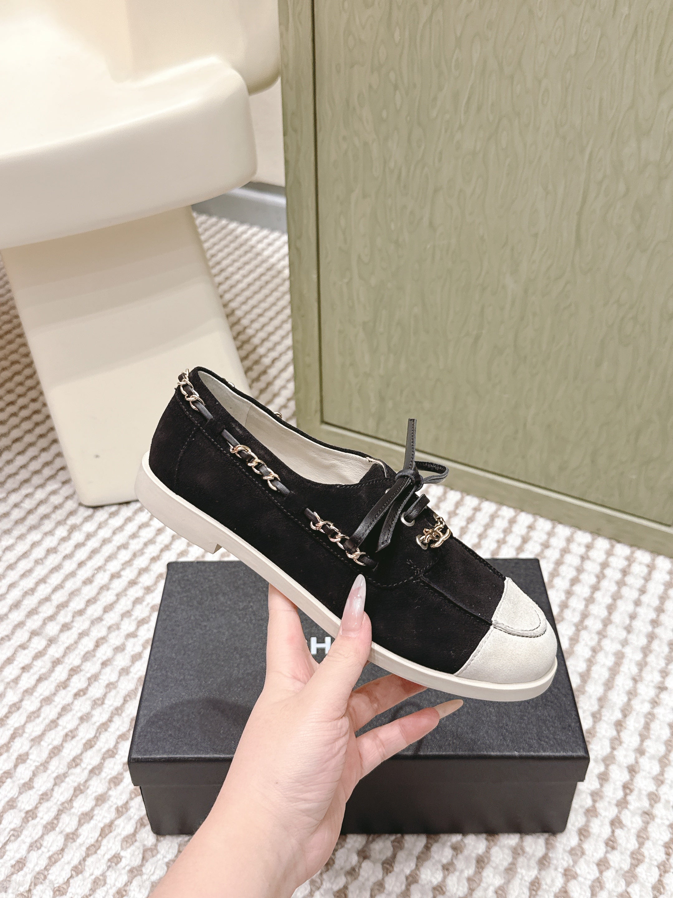 CHANEL 25S MOCCASINS IN BLACK AND LIGHT GREY SUEDE