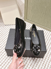 CHANEL 25S BALLET FLAT ROUND TOE IN BLACK PATENT SHEEPSKIN WITH CAMELLIA
