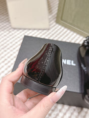 CHANEL 25S BALLET FLAT ROUND TOE IN BLACK PATENT SHEEPSKIN WITH CAMELLIA