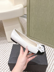 CHANEL 25S BALLET FLAT ROUND TOE IN WHITE AND BLACK SHEEPSKIN WITH CAMELLIA