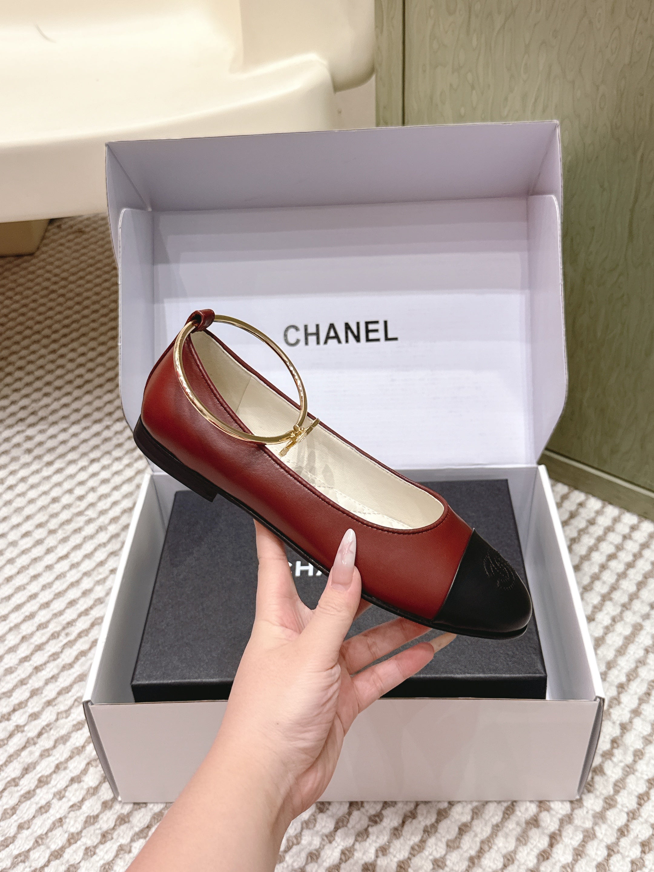 CHANEL 25S BALLERINA SHOES IN MAROON RED AND BLACK CALFSKIN GOLD HARDWARE