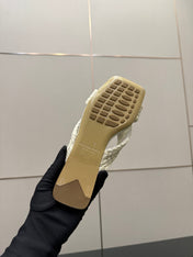 BOTTEGA VENETA 26S SANDALS IN WHITE CALFSKIN AND RAFFIA