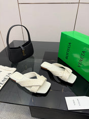 BOTTEGA VENETA 26S SANDALS IN WHITE CALFSKIN AND RAFFIA