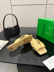 BOTTEGA VENETA 26S SANDALS IN LIGHT YELLOW CALFSKIN AND RAFFIA