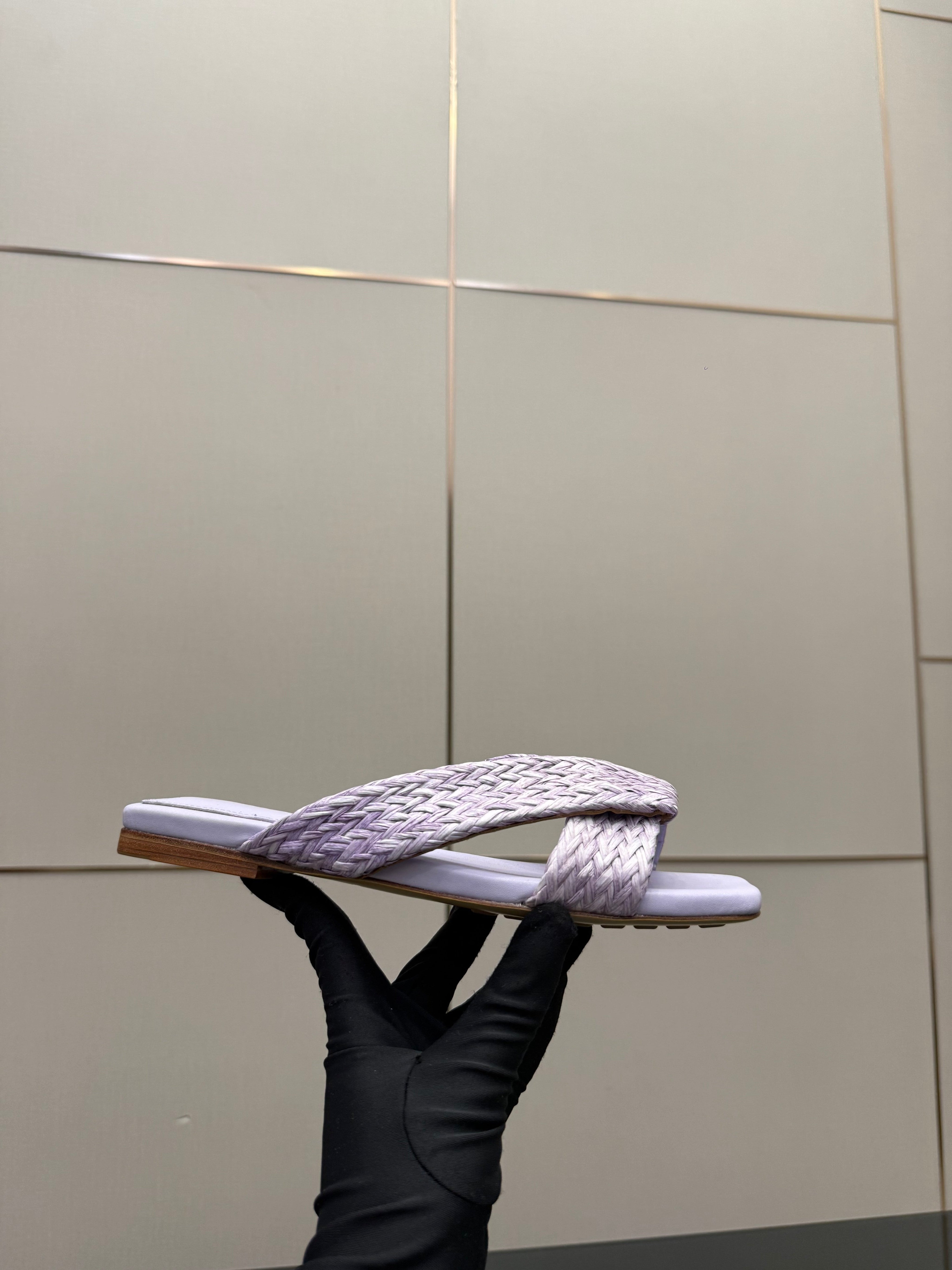 BOTTEGA VENETA 26S SANDALS IN LIGHT PURPLE CALFSKIN AND RAFFIA