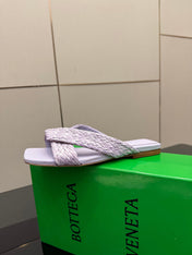 BOTTEGA VENETA 26S SANDALS IN LIGHT PURPLE CALFSKIN AND RAFFIA