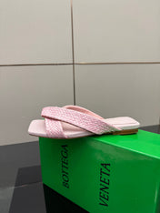 BOTTEGA VENETA 26S SANDALS IN LIGHT PINK CALFSKIN AND RAFFIA
