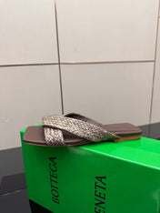 BOTTEGA VENETA 26S SANDALS IN DARK BROWN CALFSKIN AND RAFFIA