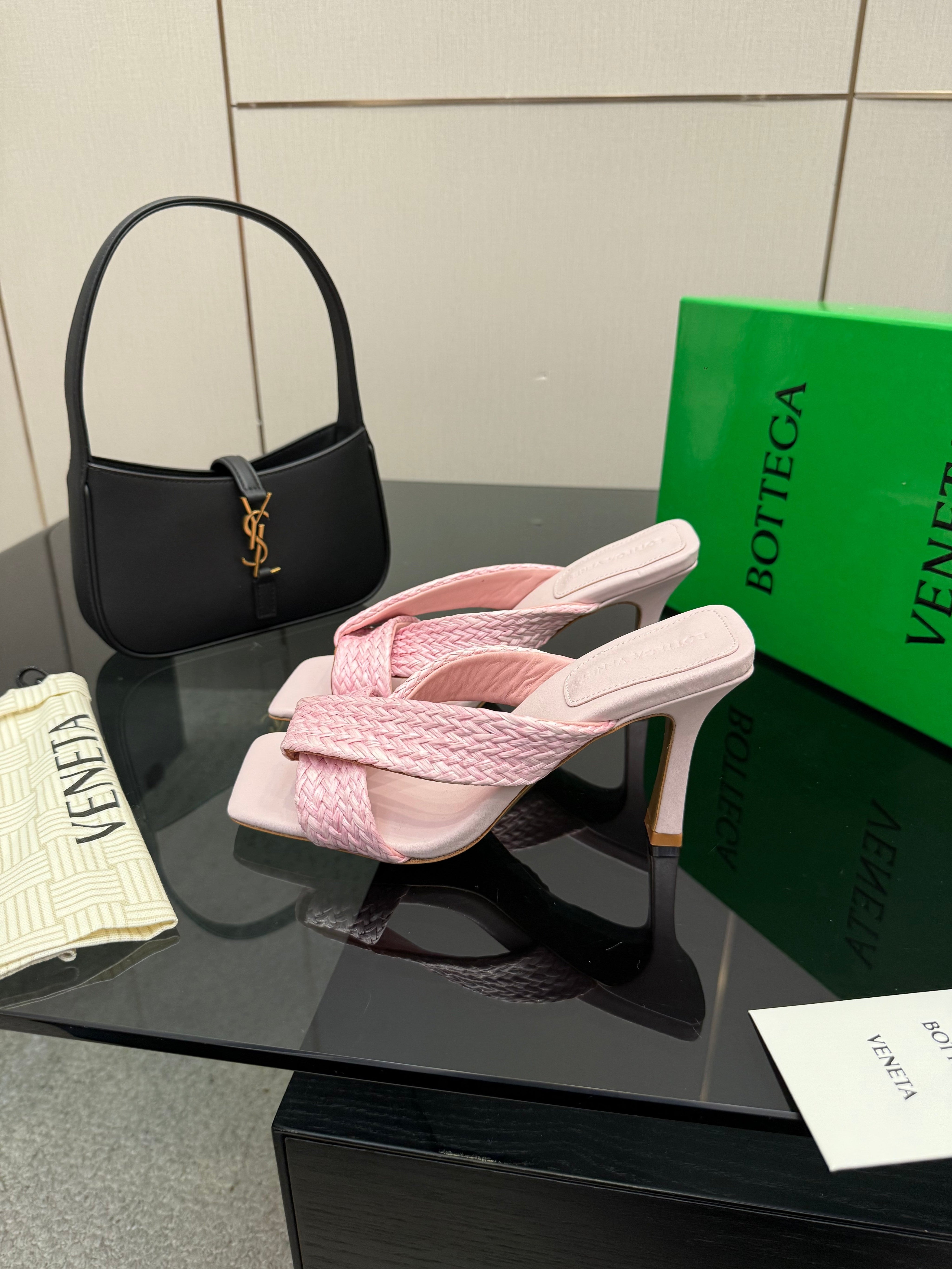 BOTTEGA VENETA 26S HEELED SANDALS 95 MM IN LIGHT PINK CALFSKIN AND RAFFIA