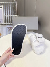 BALENCIAGA 25S SLIPPERS IN WHITE FAUX SHEARLING