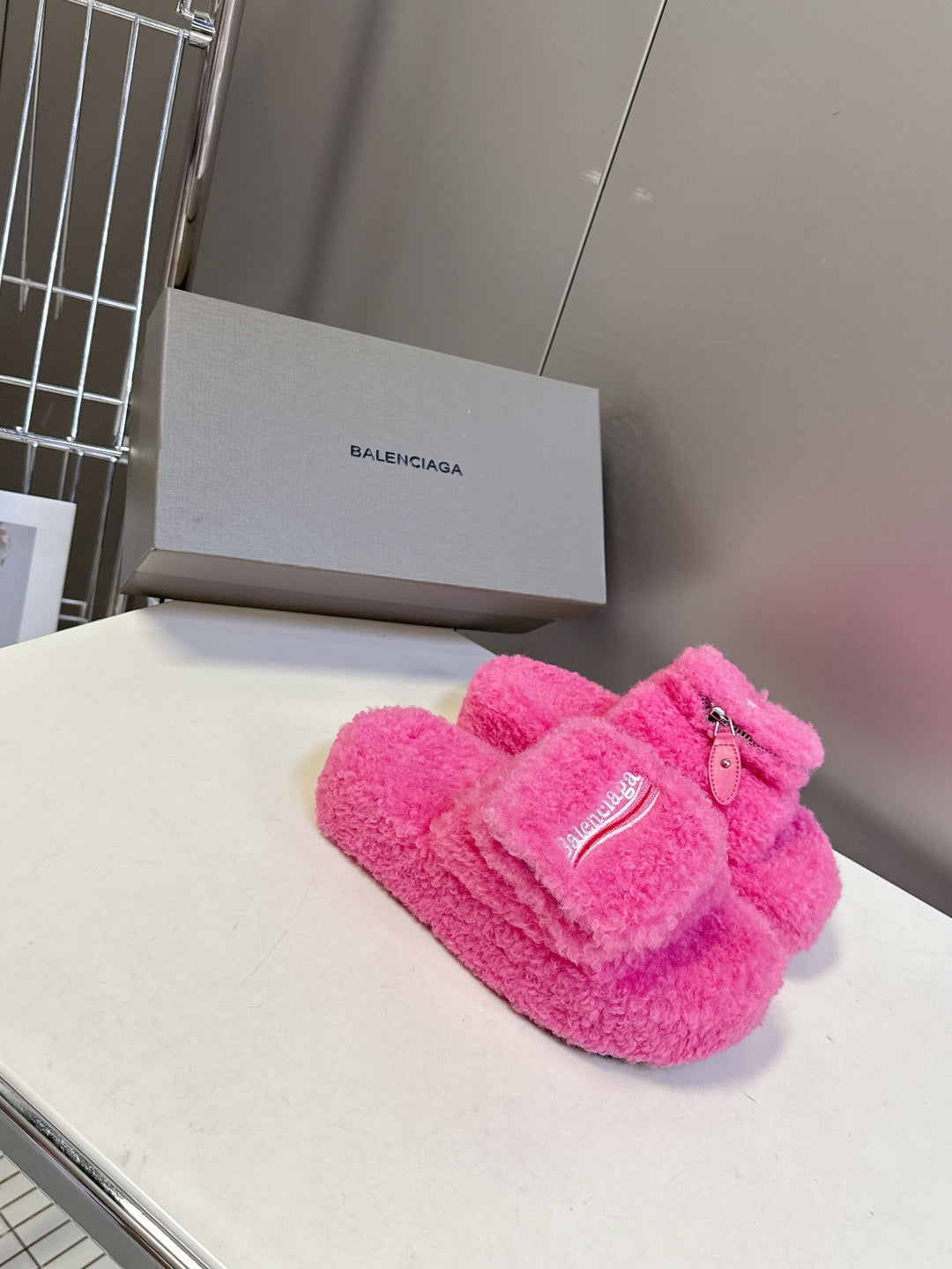 BALENCIAGA 25S SLIPPERS IN PINK FAUX SHEARLING