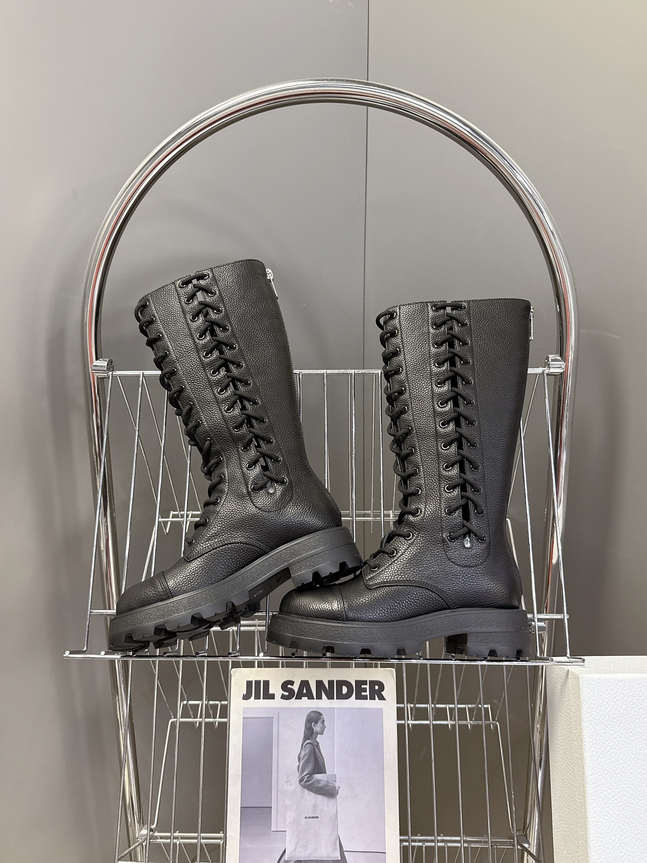 DIOR 25S D-ROAD BOOT IN BLACK GRAINED CALFSKIN