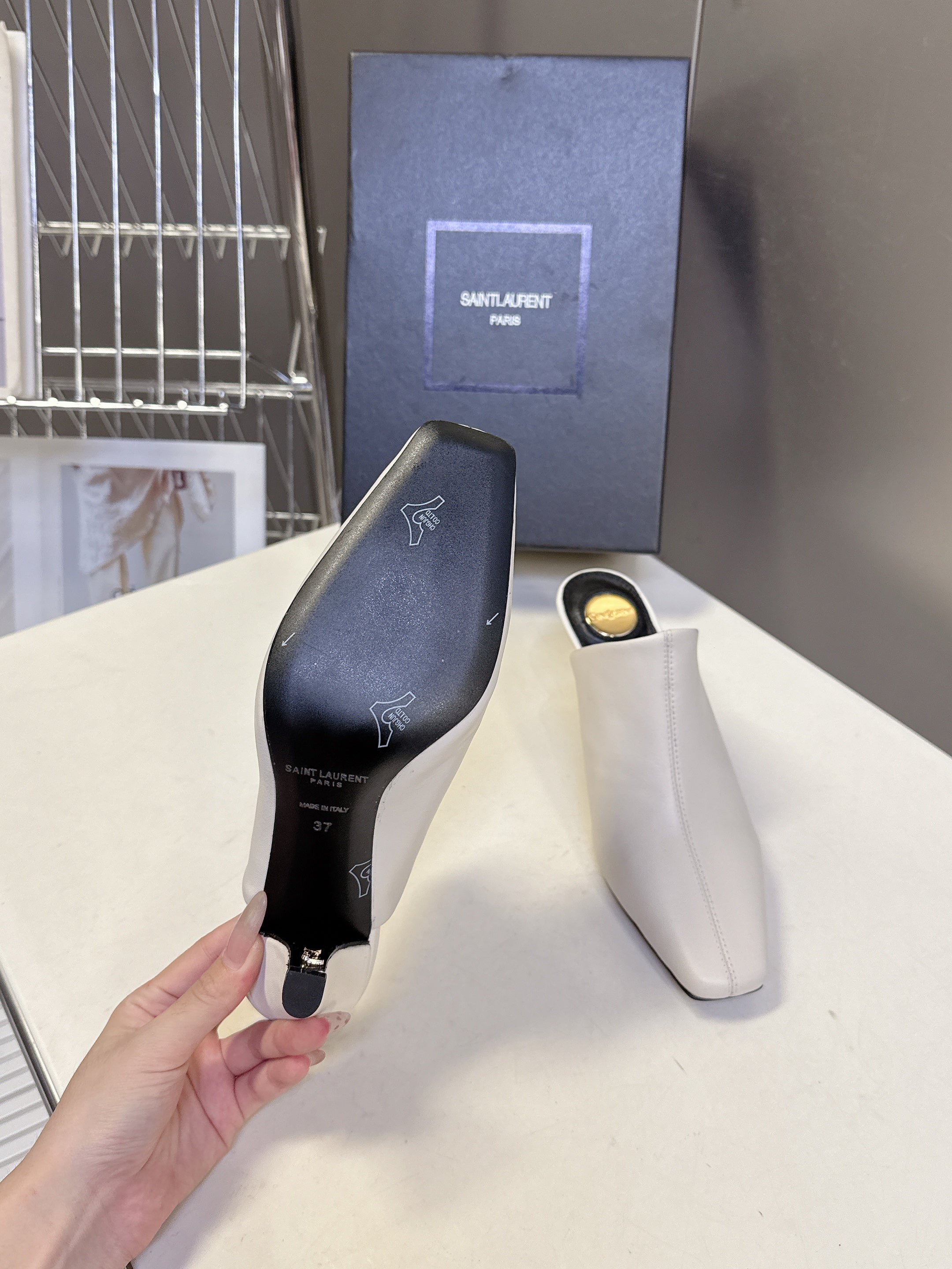 YSL 25S HIGH-HEEL SANDALS 75 MM IN WHITE LAMBSKIN