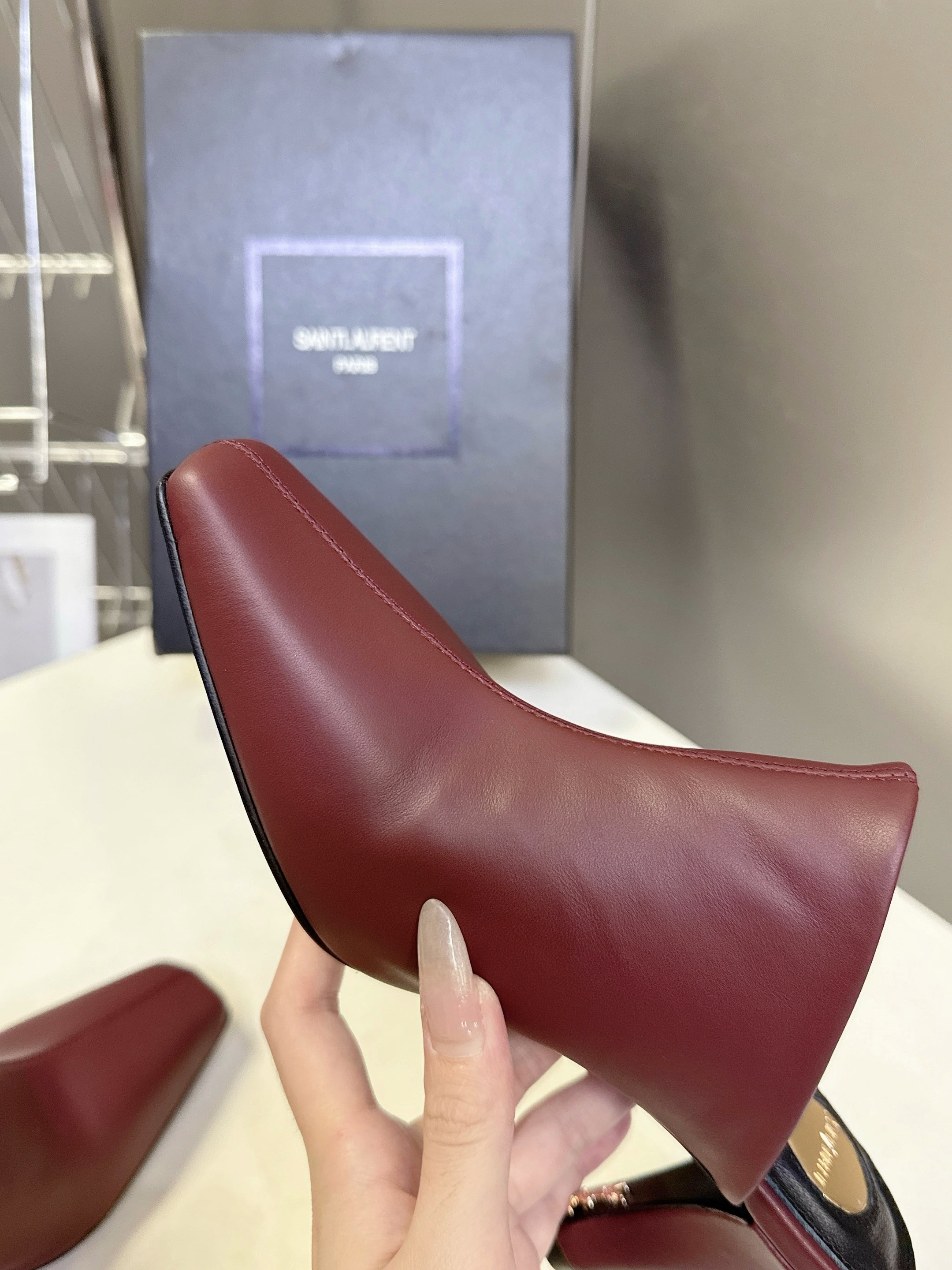 YSL 25S HIGH-HEEL SANDALS 75 MM IN DARK RED LAMBSKIN