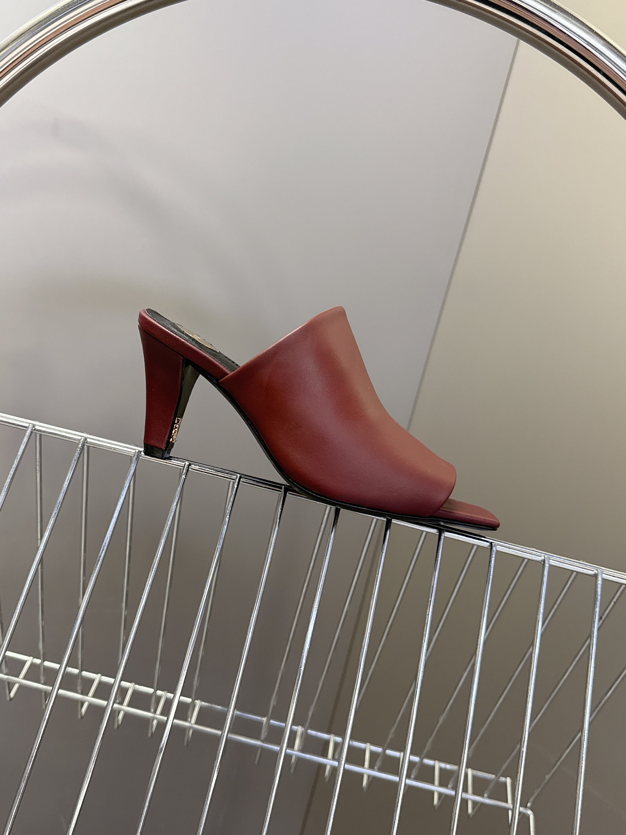 YSL 25S HIGH-HEEL SANDALS 75 MM IN DARK RED LAMBSKIN