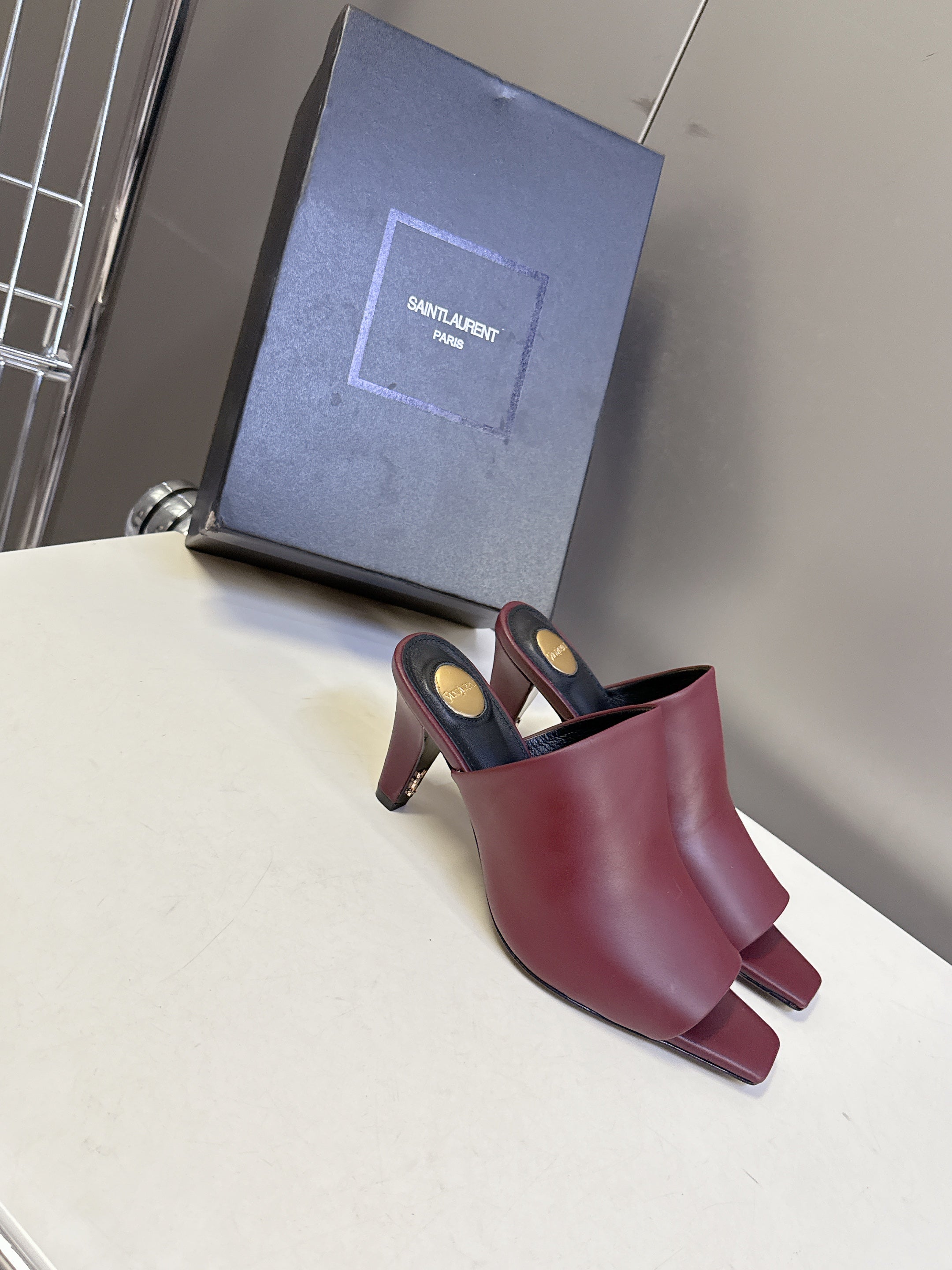 YSL 25S HIGH-HEEL SANDALS 75 MM IN DARK RED LAMBSKIN