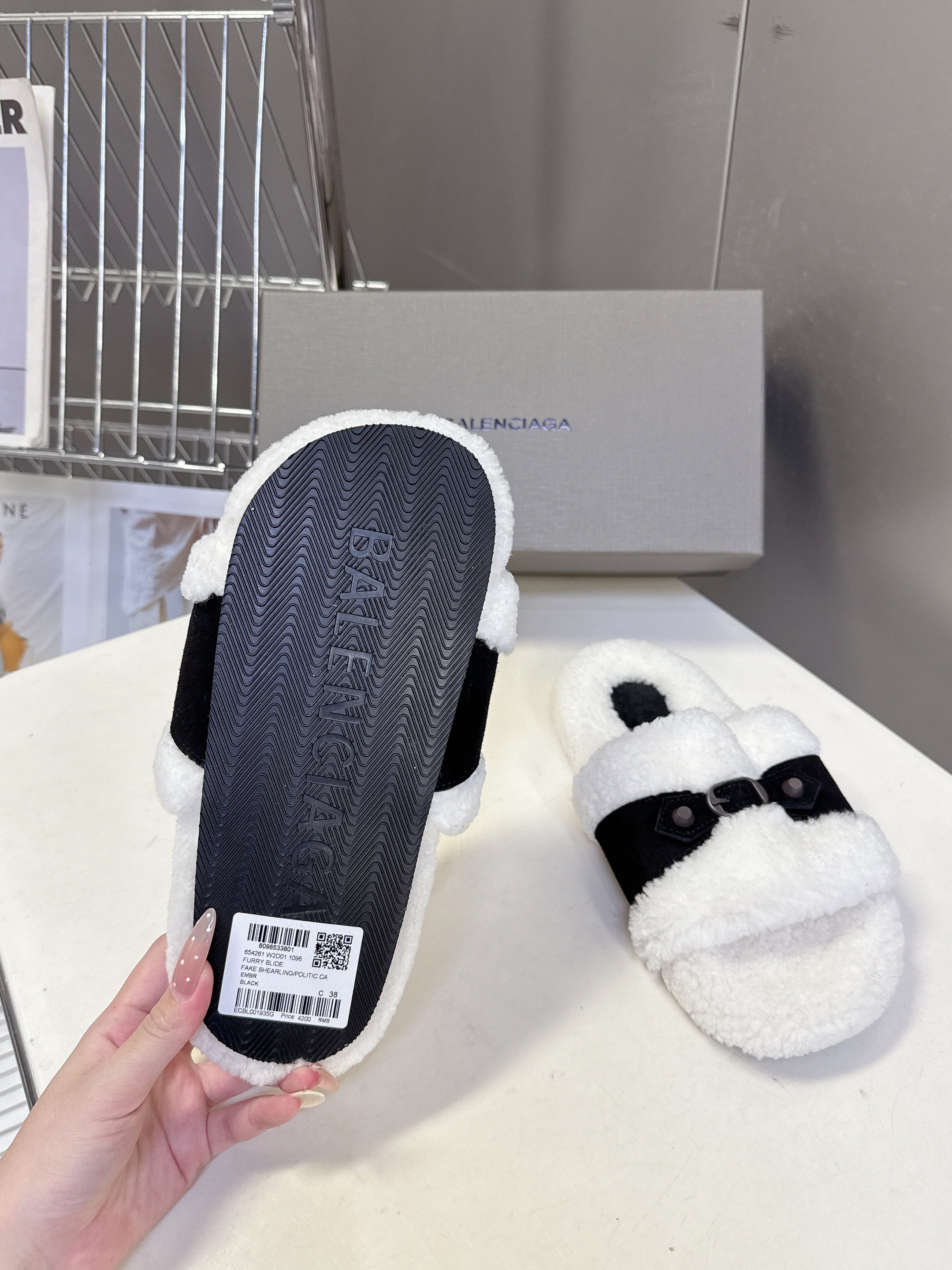 BALENCIAGA 25S SLIPPERS IN BLACK SUEDE AND WHITE WOOL