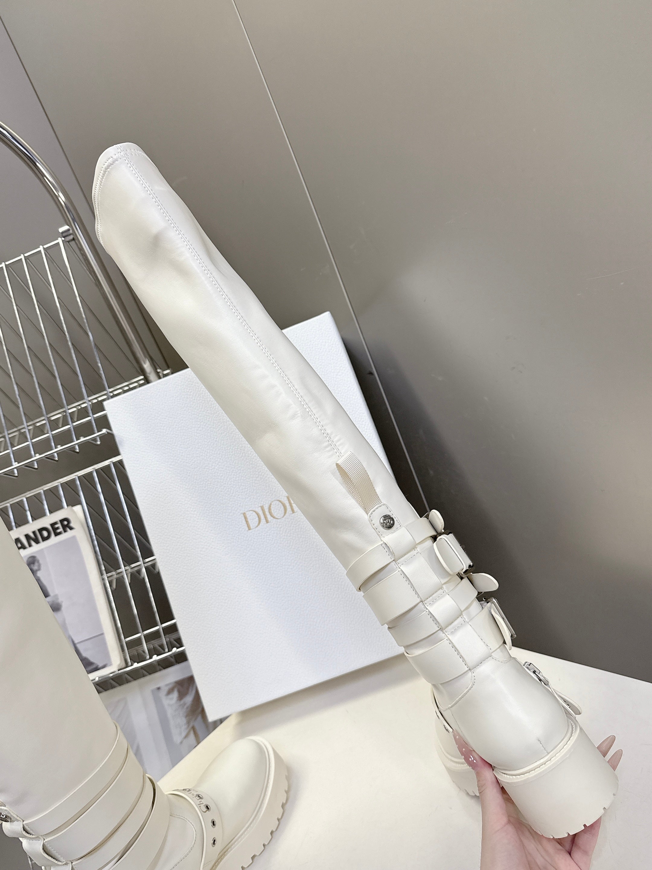 DIOR D-FIGHT BOOT 25S IN WHITE CALFSKIN WITH SILVER HARDWARE