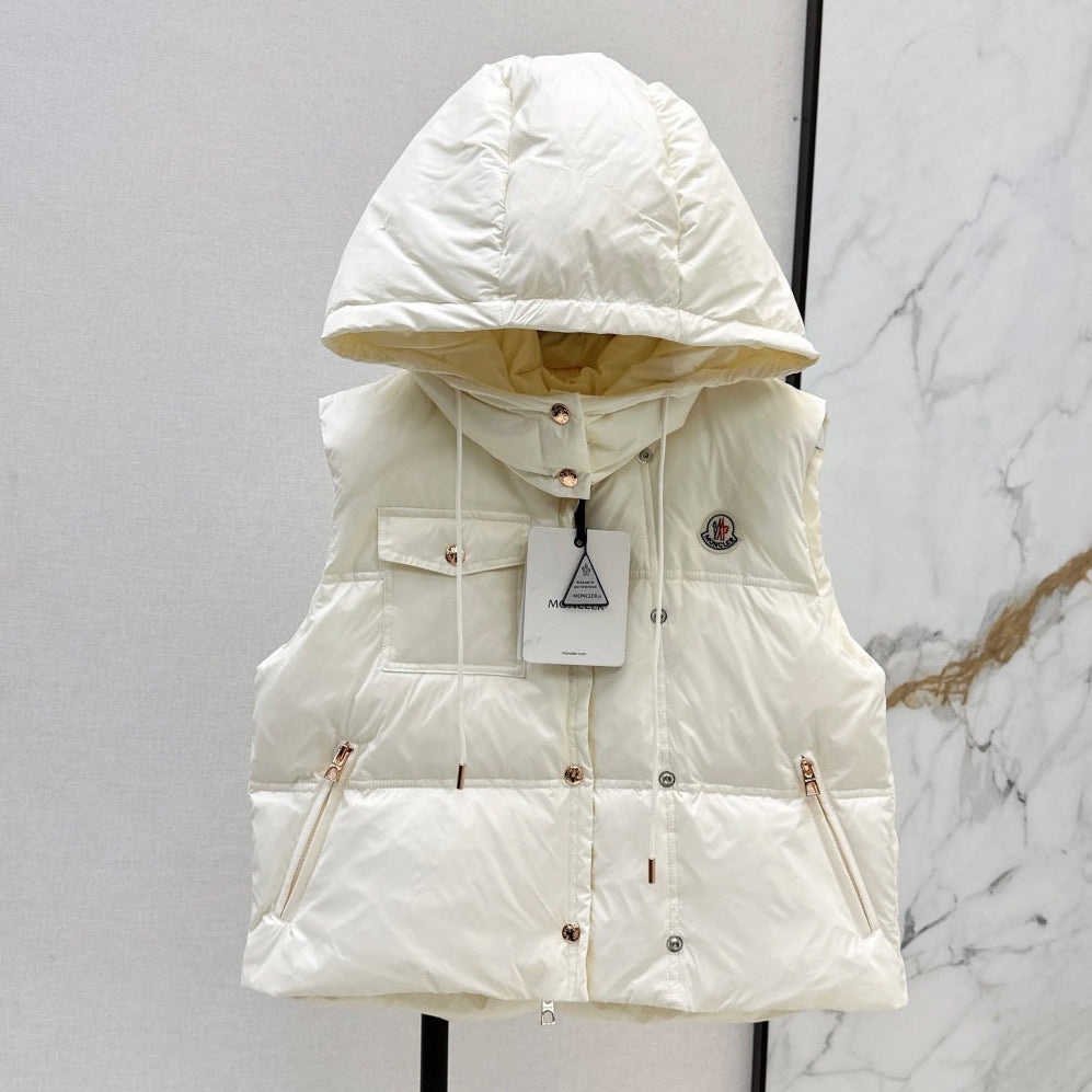 MONCLER 25S JACKET IN WHITE 307425