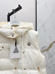 MONCLER 25S JACKET IN WHITE 307425