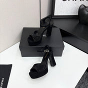 CC HEEL SANDAL 25S IN BLACK SUEDE WITH CRYSTAL