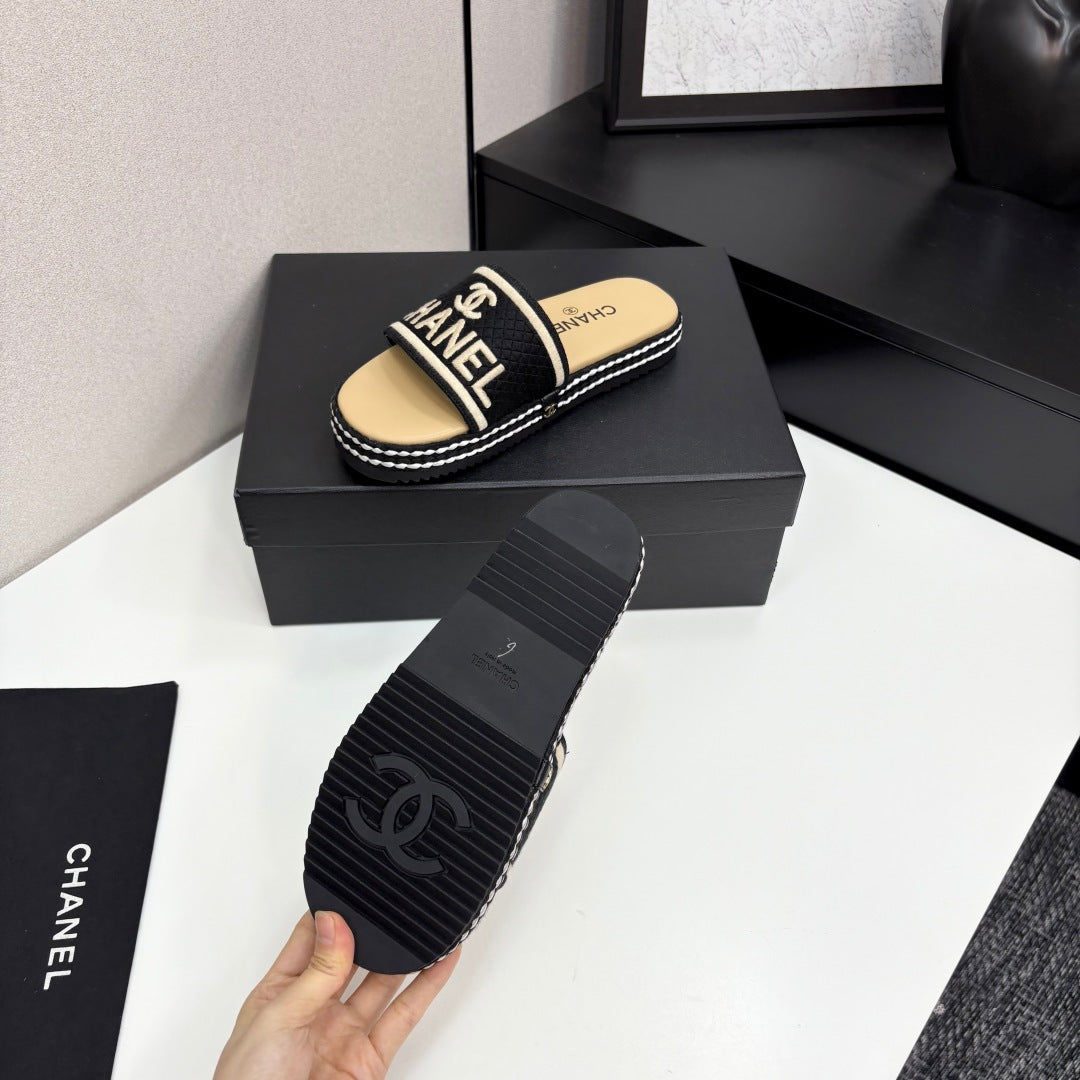 CC SLIDE SANDALS 25S IN BEIGE CALFSKIN MIX BLACK FABRIC