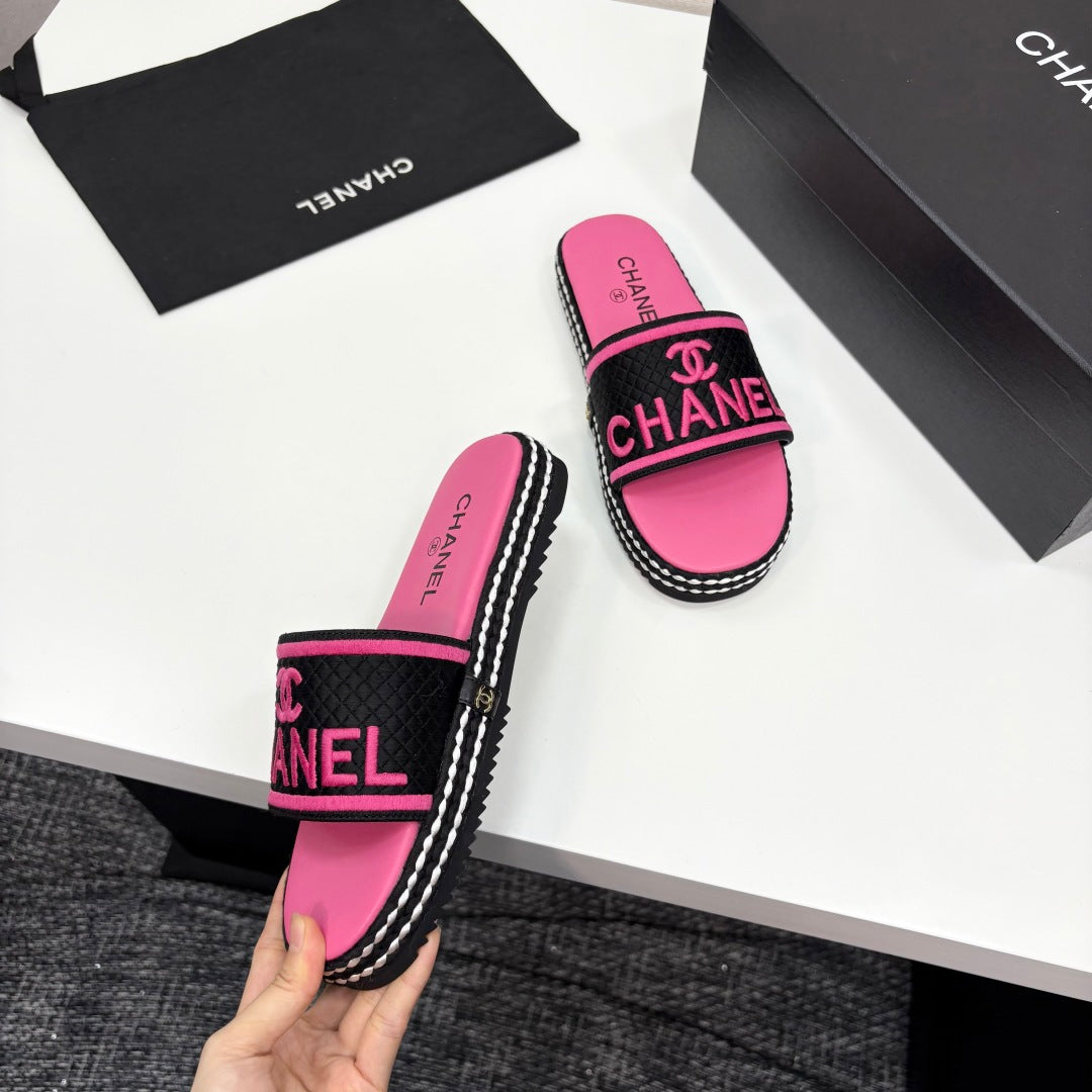 CC SLIDE SANDALS 25S IN PINK FABRIC AND CALFSKIN
