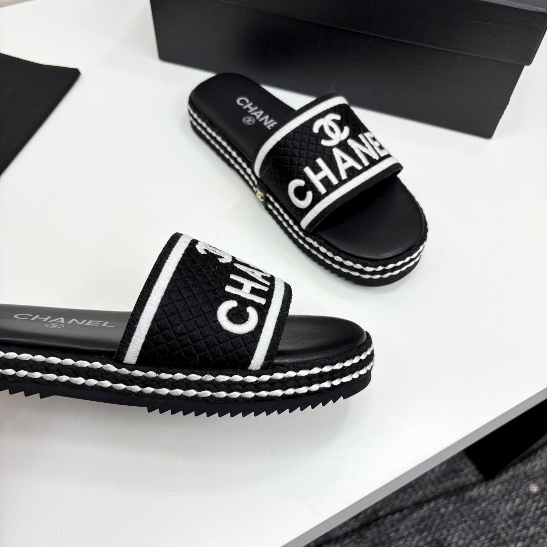 CC SLIDE SANDALS 25S IN BLACK FABRIC AND CALFSKIN