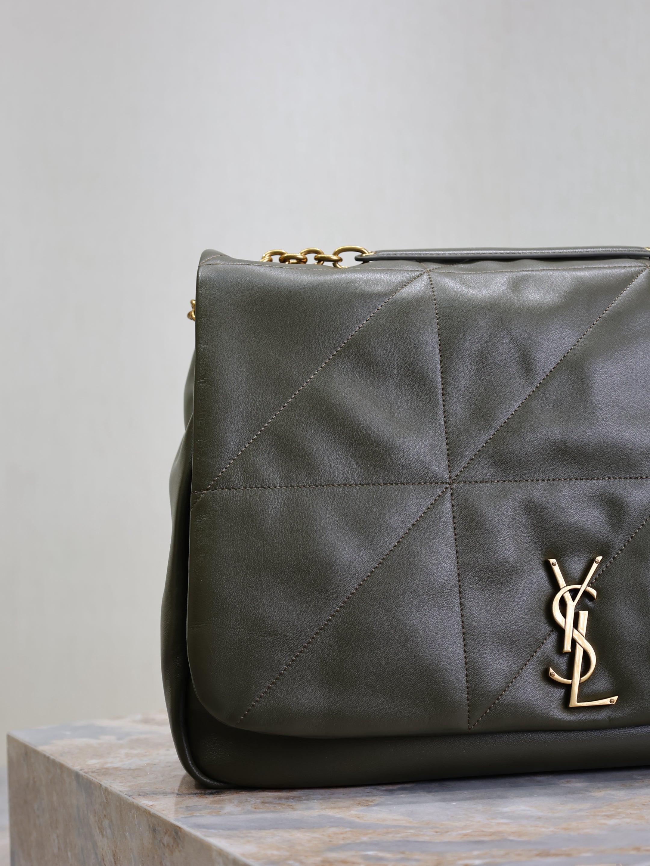 YSL 25S LARGE JAMIE 43 IN LIGHT MUSK LAMBSKIN GOLD HARDWARE