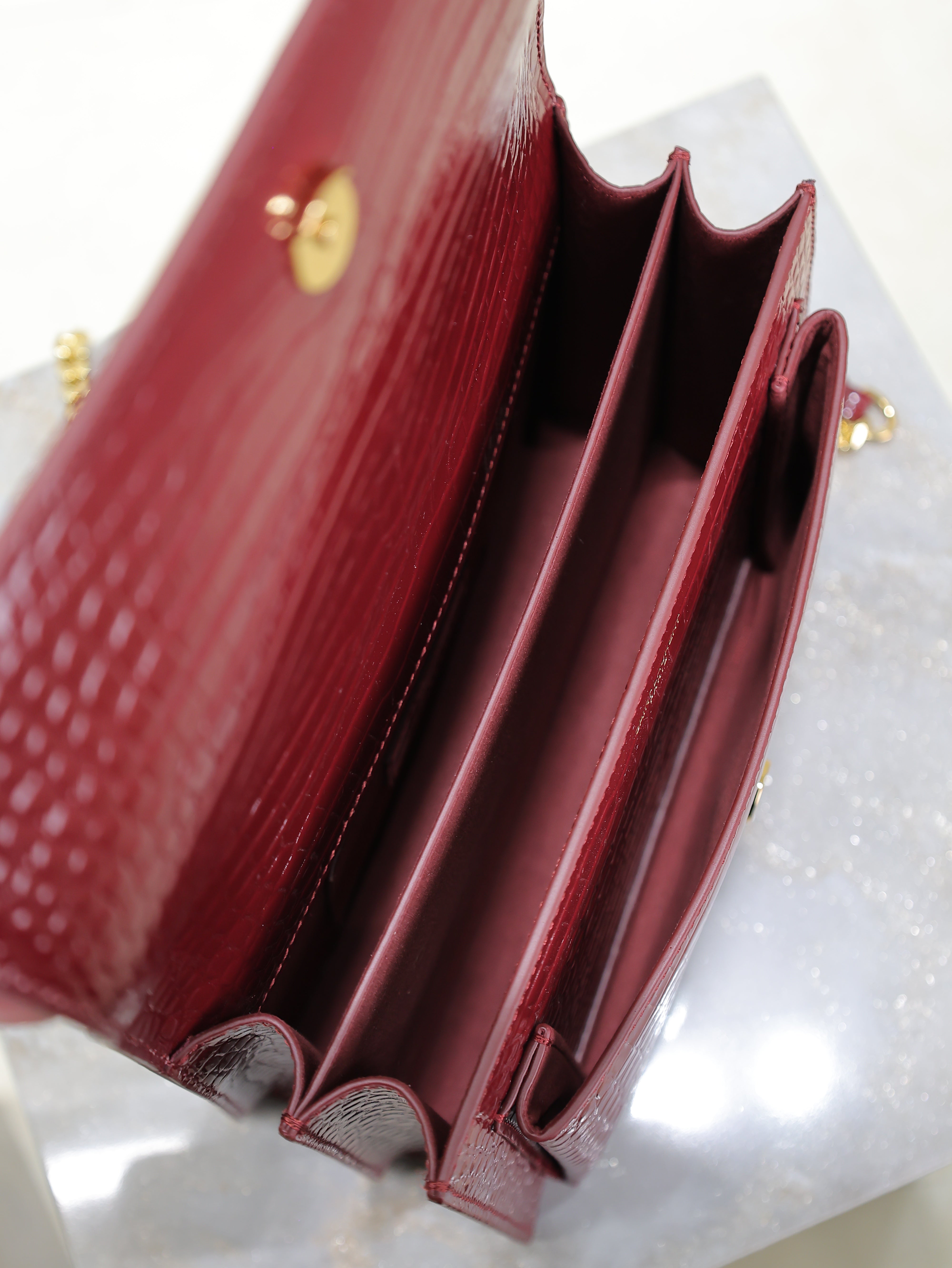 YSL 25S SUNSET MEDIUM 22 IN CRIMSON RED CROCODILE-EMBOSSED CALFSKIN GOLD HARDWARE